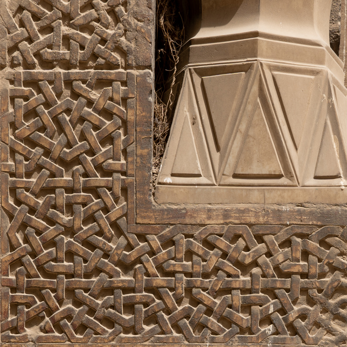 زخرفة هندسية حجرية